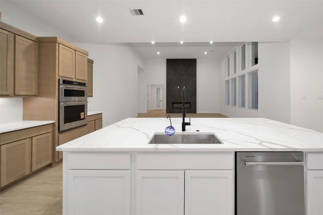 322 Louvenia Court, Pinehurst, TX 77362