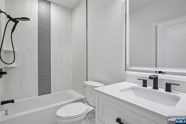 318 Halsey Road, Par-troy Hills Twp., NJ 07054