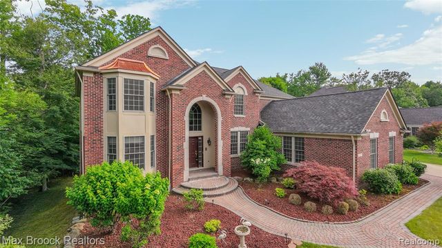 7083 Chatham Court, West Bloomfield, MI 48322
