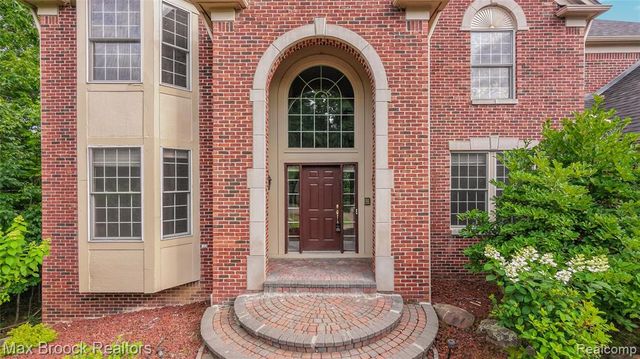7083 Chatham Court, West Bloomfield, MI 48322