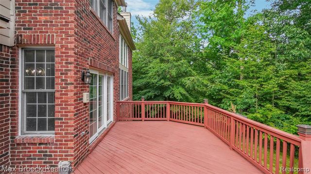 7083 Chatham Court, West Bloomfield, MI 48322