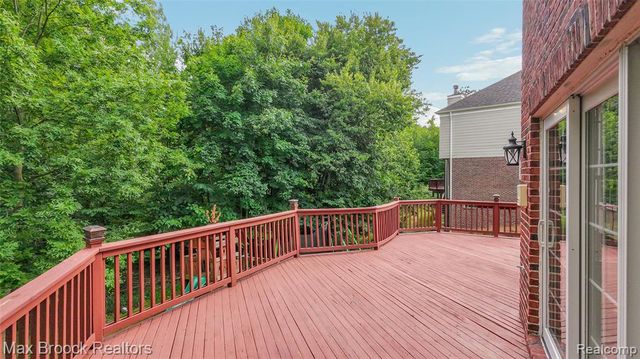7083 Chatham Court, West Bloomfield, MI 48322