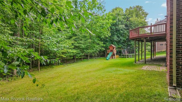 7083 Chatham Court, West Bloomfield, MI 48322
