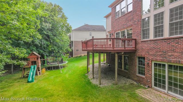 7083 Chatham Court, West Bloomfield, MI 48322