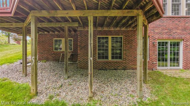 7083 Chatham Court, West Bloomfield, MI 48322