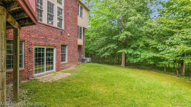 7083 Chatham Court, West Bloomfield, MI 48322