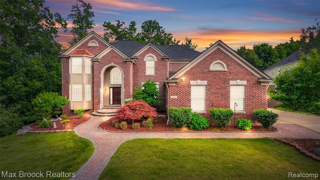 7083 Chatham Court, West Bloomfield, MI 48322