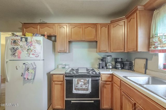 7907 ALAMEDA Avenue, El Paso, TX 79915