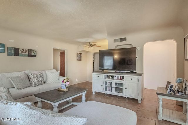 7907 ALAMEDA Avenue, El Paso, TX 79915