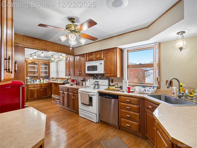 44833 MADDELEIN Street, Clinton Charter Township, MI 48036