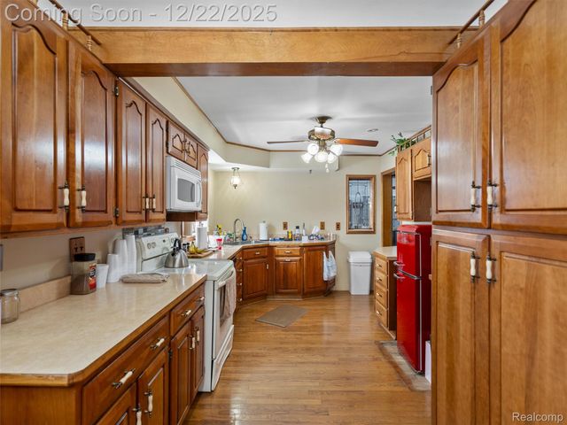 44833 MADDELEIN Street, Clinton Charter Township, MI 48036