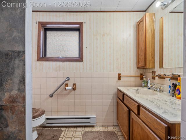 44833 MADDELEIN Street, Clinton Charter Township, MI 48036