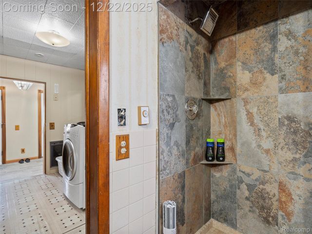 44833 MADDELEIN Street, Clinton Charter Township, MI 48036