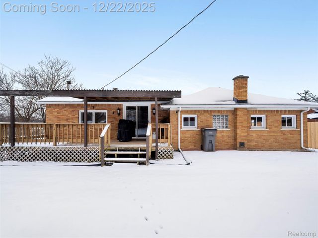 44833 MADDELEIN Street, Clinton Charter Township, MI 48036