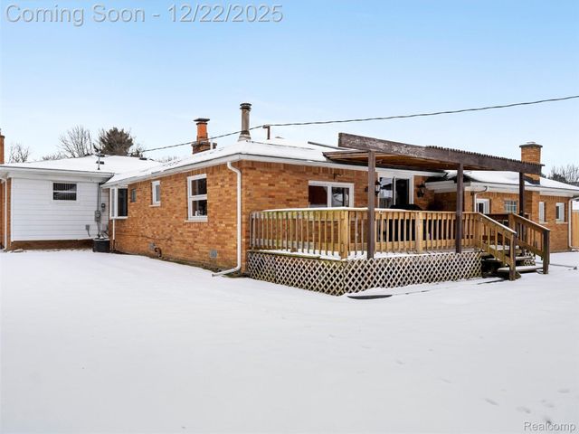 44833 MADDELEIN Street, Clinton Charter Township, MI 48036