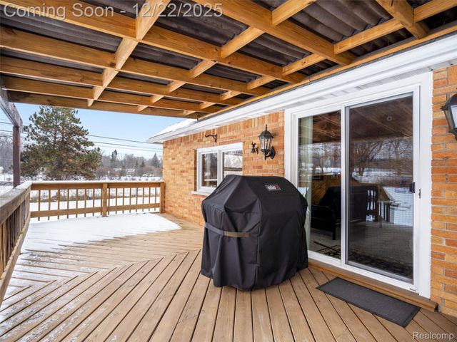 44833 MADDELEIN Street, Clinton Charter Township, MI 48036