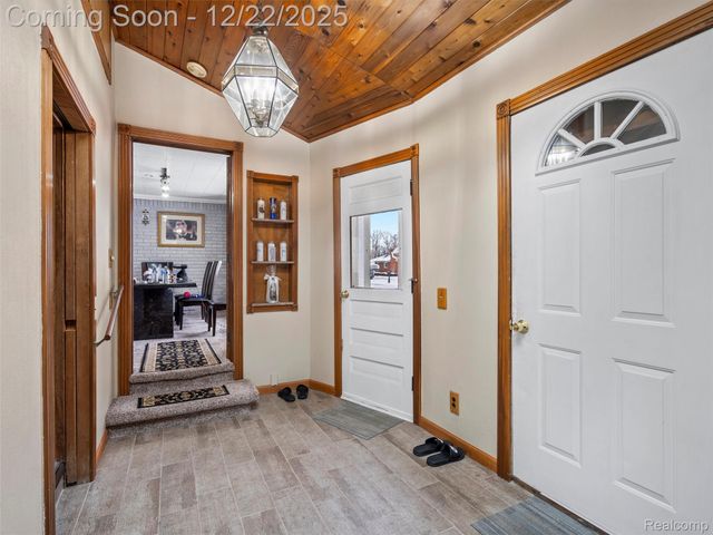 44833 MADDELEIN Street, Clinton Charter Township, MI 48036