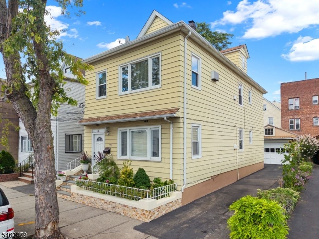 32 E Russell St, Clifton City, NJ 07011 — exterior