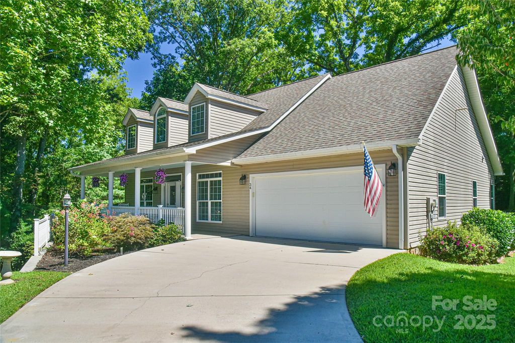 34 Waterbury Court, Hendersonville, NC 28791
