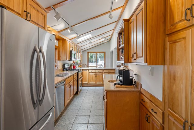 1006 Goose Pond Road, Canaan, NH 03741
