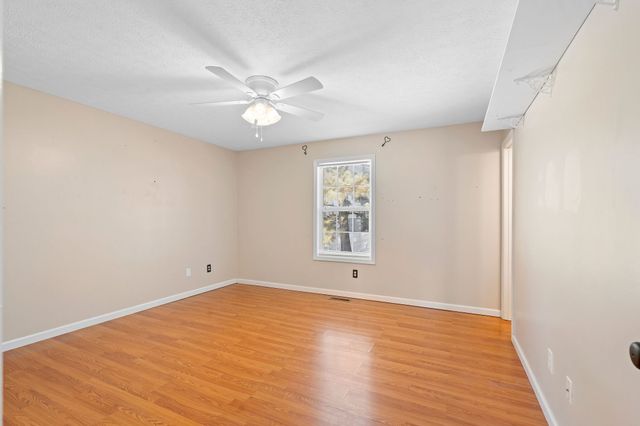 105 T G T Rd, Portland, TN 37148