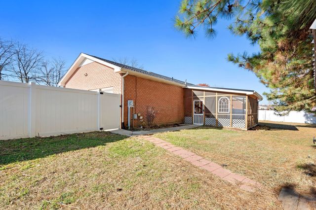 105 T G T Rd, Portland, TN 37148