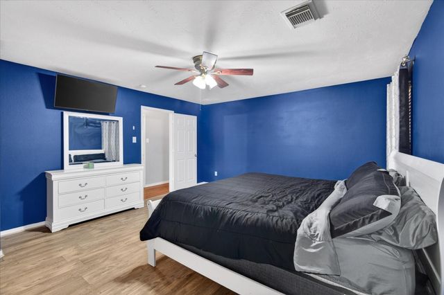 924 Chad Ln, Baytown, TX 77521