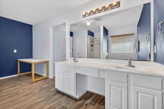 924 Chad Ln, Baytown, TX 77521