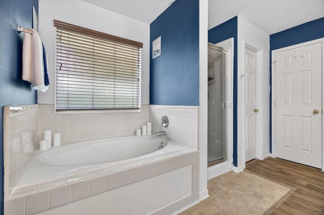 924 Chad Ln, Baytown, TX 77521