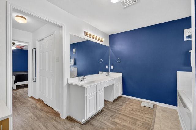 924 Chad Ln, Baytown, TX 77521