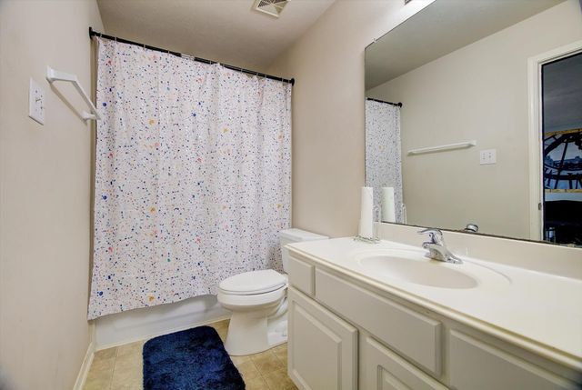 924 Chad Ln, Baytown, TX 77521