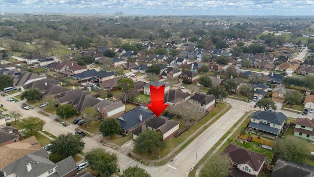 924 Chad Ln, Baytown, TX 77521