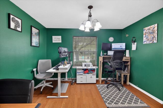 924 Chad Ln, Baytown, TX 77521