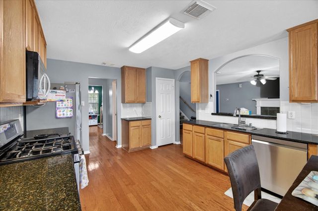 924 Chad Ln, Baytown, TX 77521