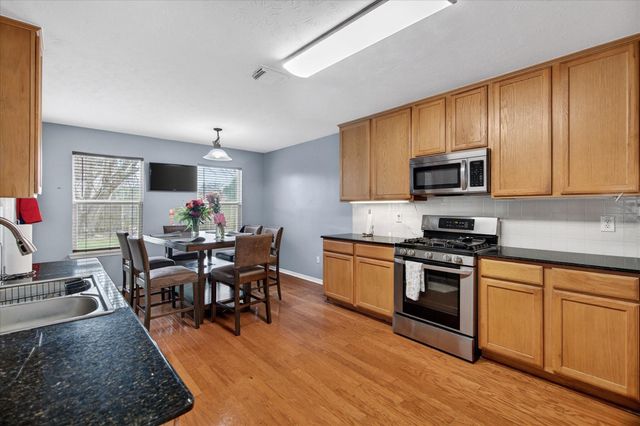 924 Chad Ln, Baytown, TX 77521