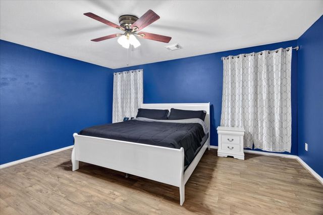 924 Chad Ln, Baytown, TX 77521