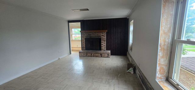 8118 N Ozark Avenue, Niles, IL 60714
