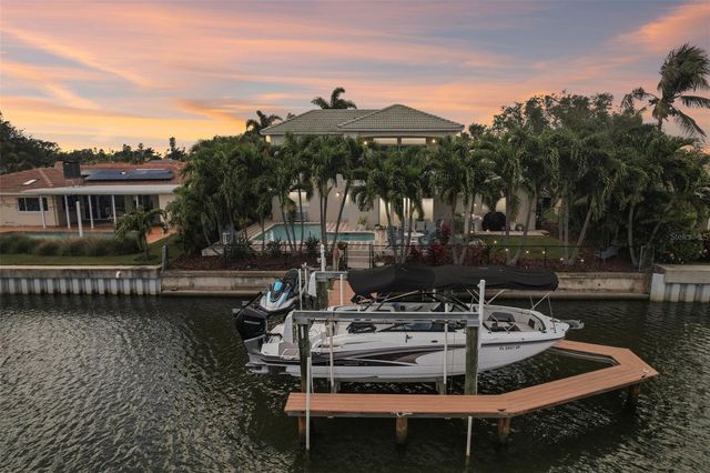 2032 MASSACHUSETTS AVENUE NE, St Petersburg, FL 33703