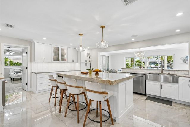 2032 MASSACHUSETTS AVENUE NE, St Petersburg, FL 33703