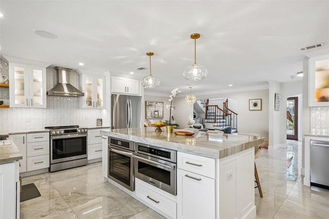2032 MASSACHUSETTS AVENUE NE, St Petersburg, FL 33703