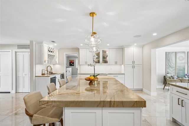 2032 MASSACHUSETTS AVENUE NE, St Petersburg, FL 33703