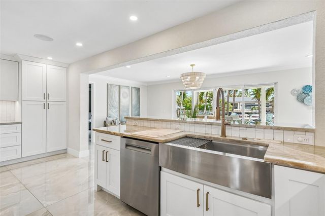 2032 MASSACHUSETTS AVENUE NE, St Petersburg, FL 33703