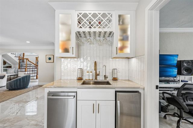 2032 MASSACHUSETTS AVENUE NE, St Petersburg, FL 33703