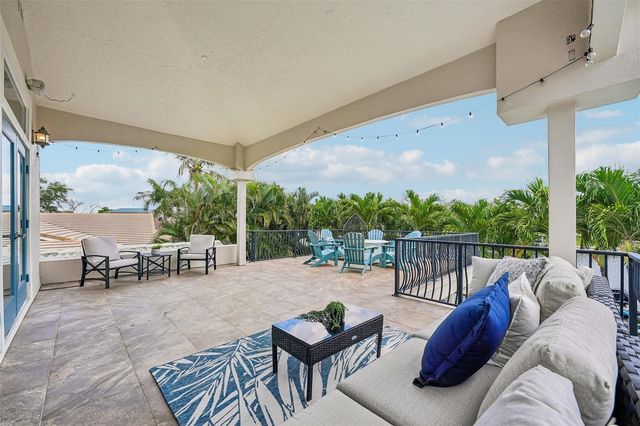 2032 MASSACHUSETTS AVENUE NE, St Petersburg, FL 33703