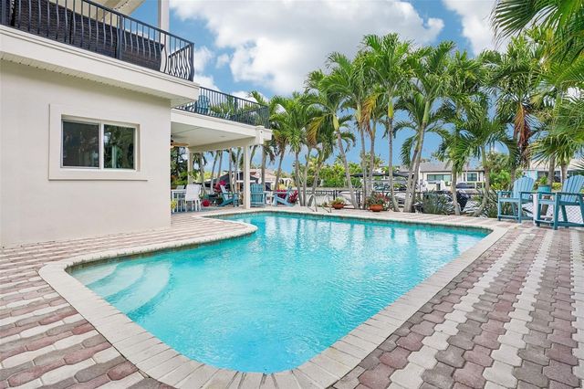2032 MASSACHUSETTS AVENUE NE, St Petersburg, FL 33703
