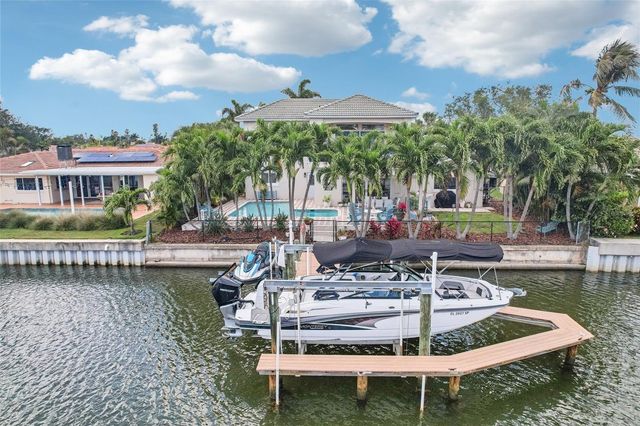 2032 MASSACHUSETTS AVENUE NE, St Petersburg, FL 33703
