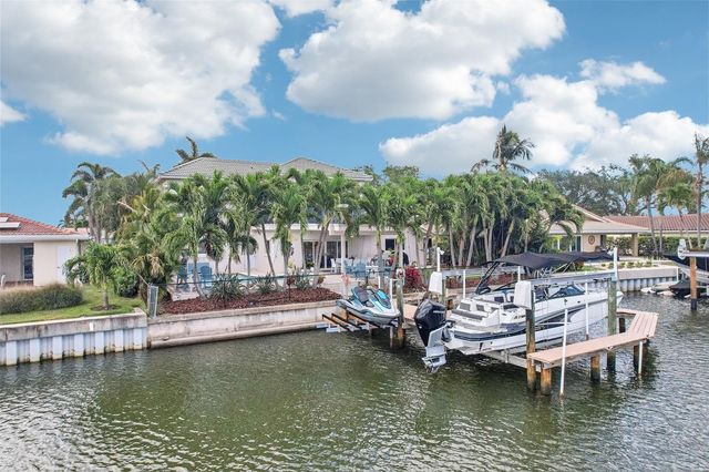 2032 MASSACHUSETTS AVENUE NE, St Petersburg, FL 33703