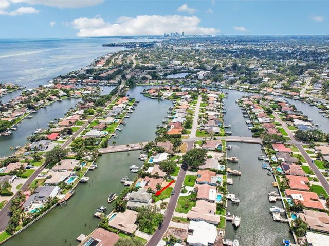 2032 MASSACHUSETTS AVENUE NE, St Petersburg, FL 33703