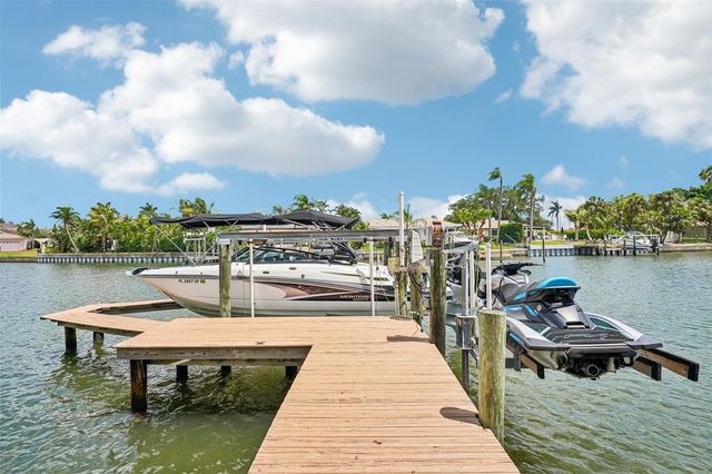 2032 MASSACHUSETTS AVENUE NE, St Petersburg, FL 33703