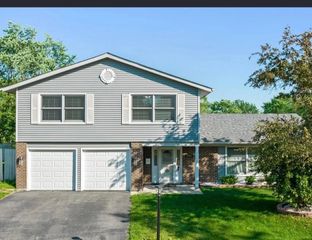 7791 Sherwood Circle S, Hanover Park, IL 60133